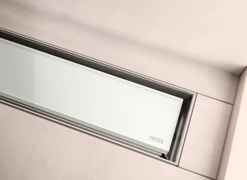 Die Ablaufrinne Drainline von TECE in weiß.