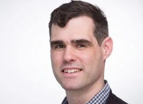 Profilbild eines lächelnden Mannes