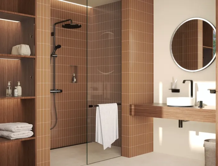 Badezimmer in Ockerbraun mit Armaturen IMO von Dornbracht 